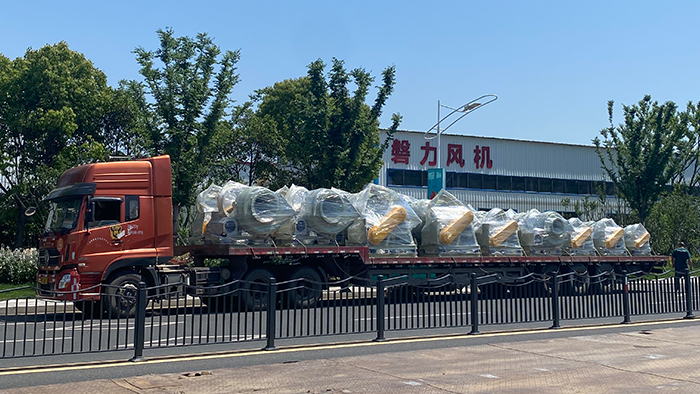 风机厂家:苏州磐力专车运送十八台山宜兴有机玻璃钢风机