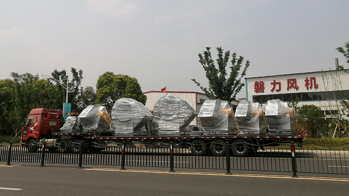 风机厂家:苏州磐力专车运送八台洛阳离心通风机